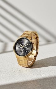 Rendu produit Pixelyz - Montre luxe sur support